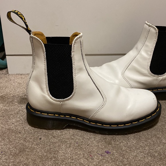 White Chelsea boot, Doc. Marten’s, worn twice, woman’s US 8 - Picture 4 of 14